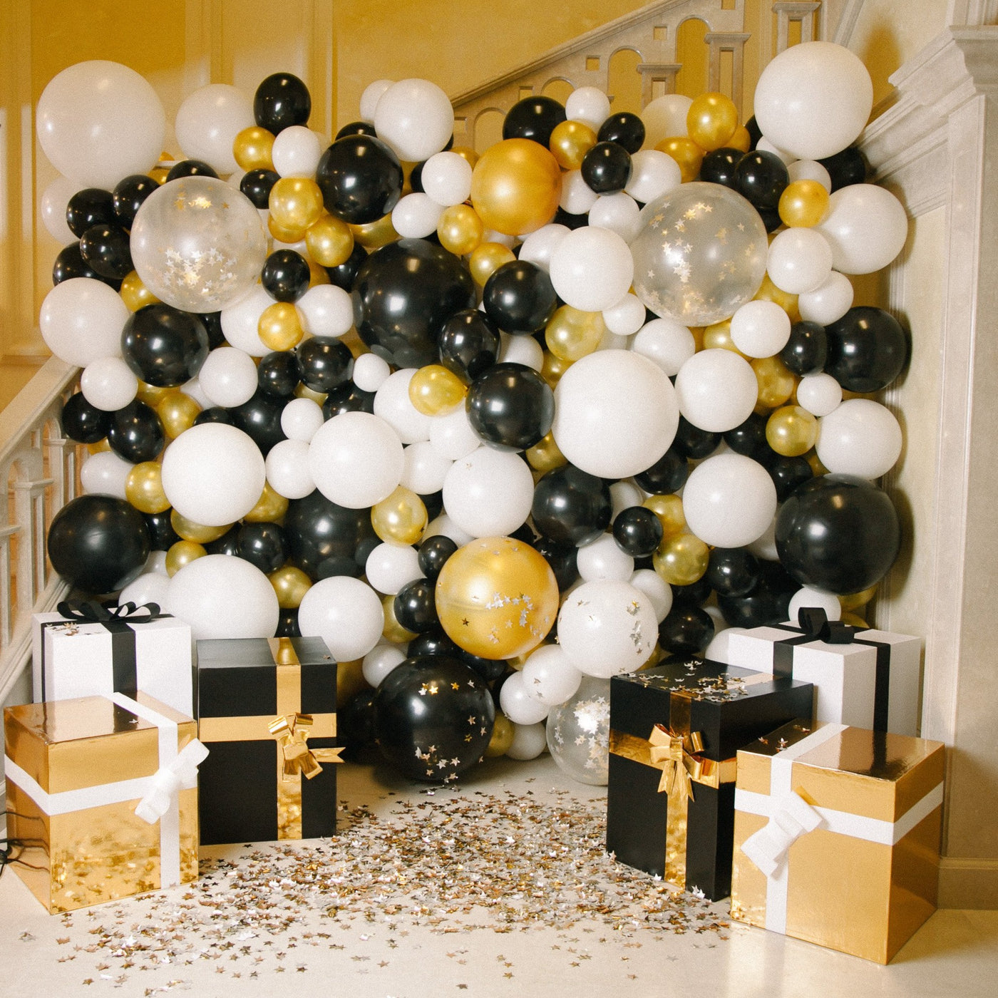 Black, Gold & White Balloon Wall